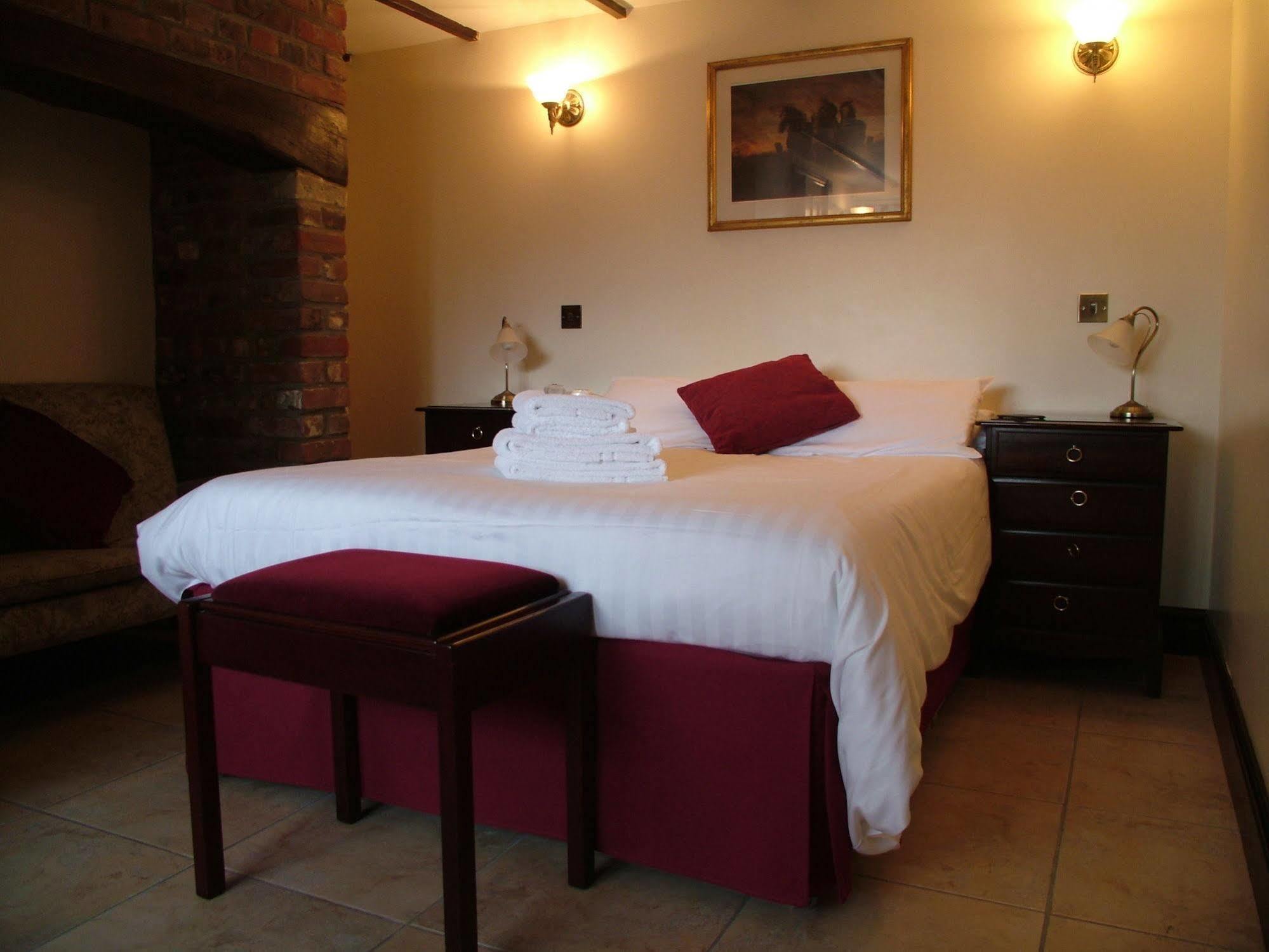 The Crown Hotel Mundford Εξωτερικό φωτογραφία
