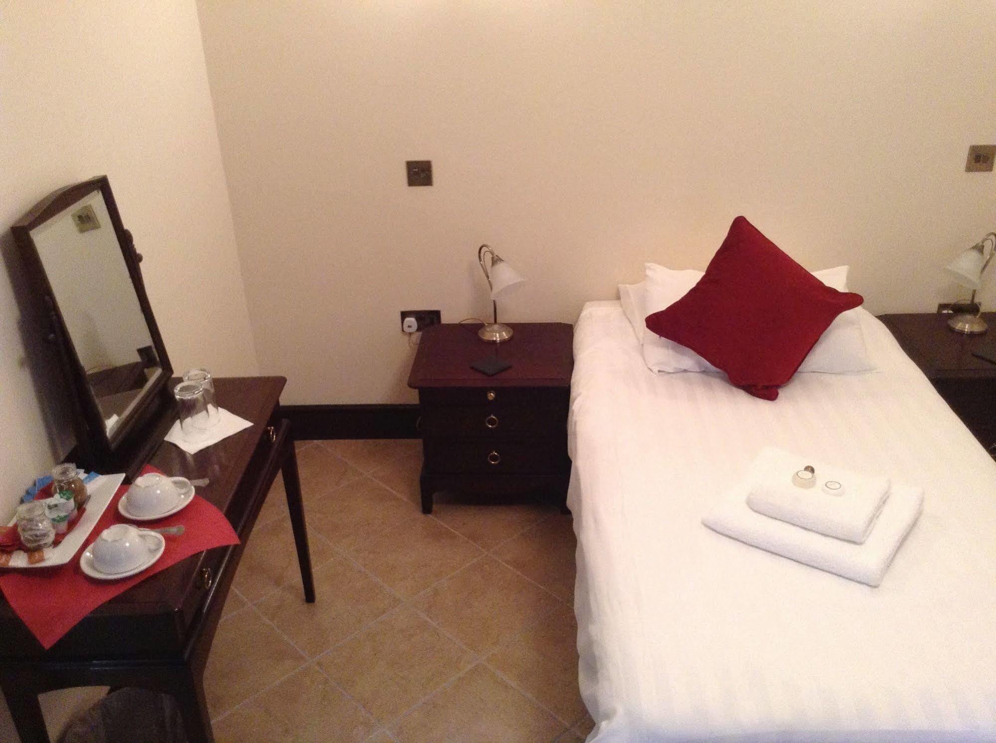 The Crown Hotel Mundford Εξωτερικό φωτογραφία